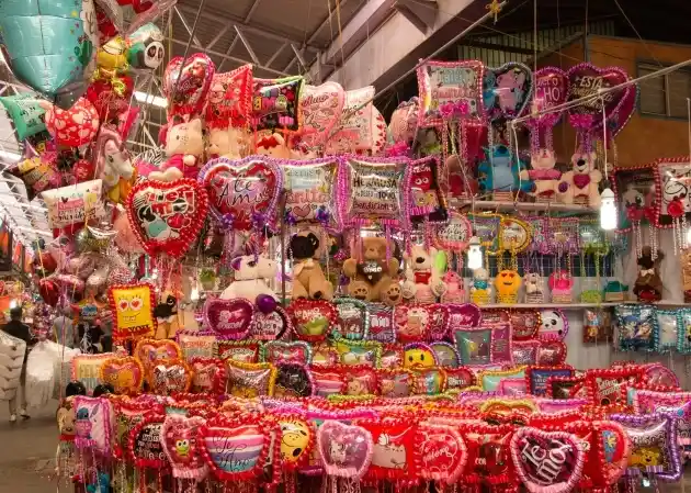 UN ABRAZO OLOR A MERCADOTECNIA